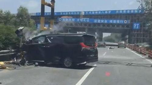 南沙车祸爆料新闻报道最新,多车相撞事故致多人伤亡，现场情况紧急处理中